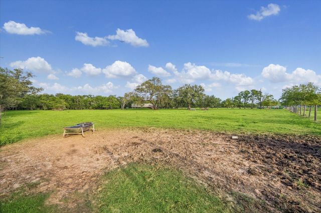 3515 County Road 36, Angleton, TX 77515