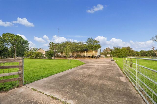 3515 County Road 36, Angleton, TX 77515