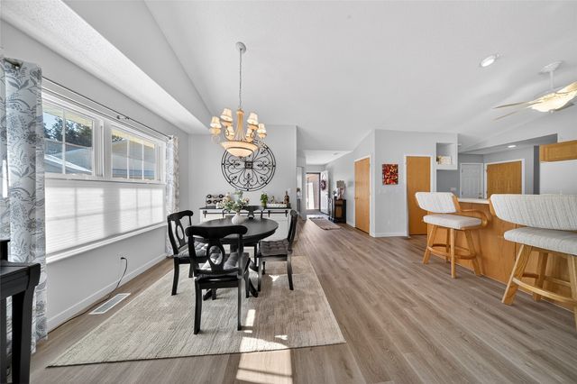 1652 Greens Way Court NE, Cedar Rapids, IA 52402