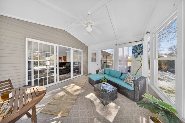 1652 Greens Way Court NE, Cedar Rapids, IA 52402