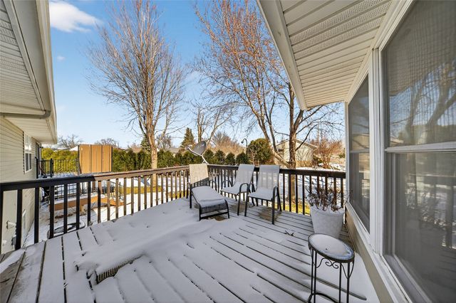 1652 Greens Way Court NE, Cedar Rapids, IA 52402