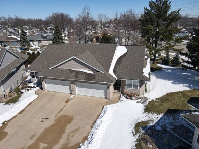 1652 Greens Way Court NE, Cedar Rapids, IA 52402