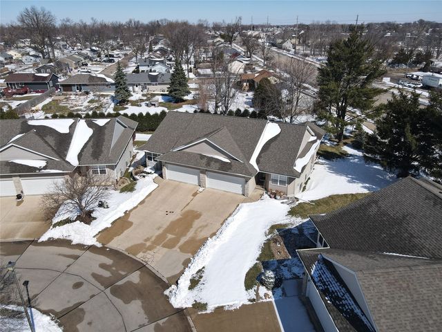 1652 Greens Way Court NE, Cedar Rapids, IA 52402