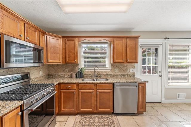 4071 Stephanie Court NW, Kennesaw, GA 30152