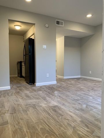 10004 Westview A, Houston, TX 77055