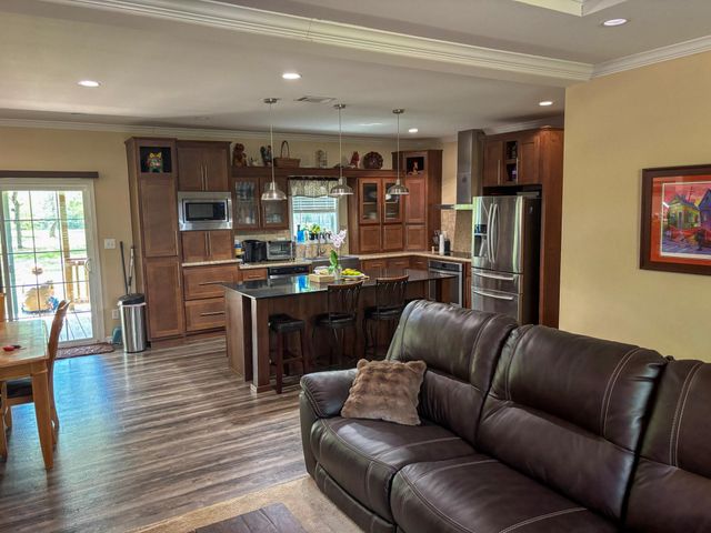 41111 Sandy Hill Road, Montgomery, TX 77316