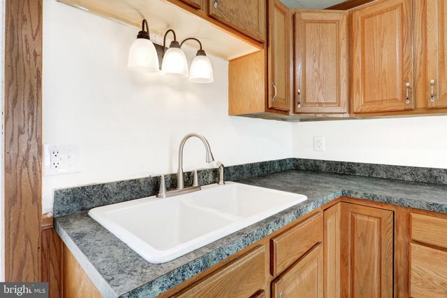 476 E E QUEEN STREET, Chambersburg, PA 17201