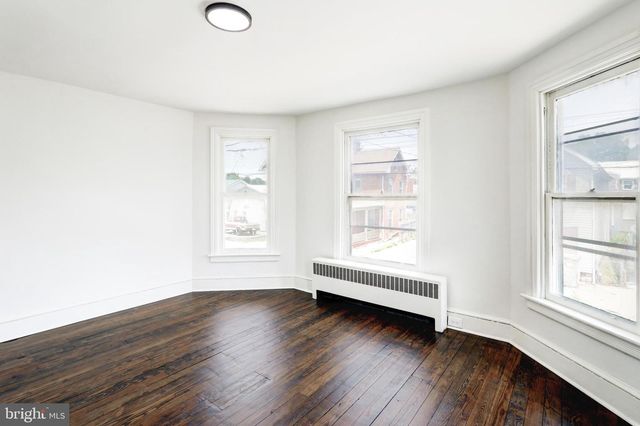 476 E E QUEEN STREET, Chambersburg, PA 17201