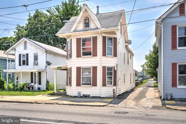 476 E E QUEEN STREET, Chambersburg, PA 17201