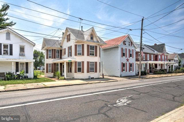 476 E E QUEEN STREET, Chambersburg, PA 17201