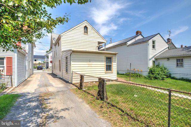476 E E QUEEN STREET, Chambersburg, PA 17201