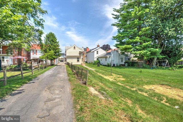 476 E E QUEEN STREET, Chambersburg, PA 17201