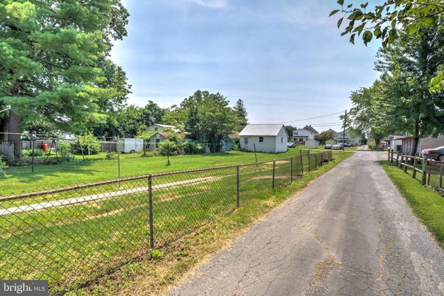 476 E E QUEEN STREET, Chambersburg, PA 17201