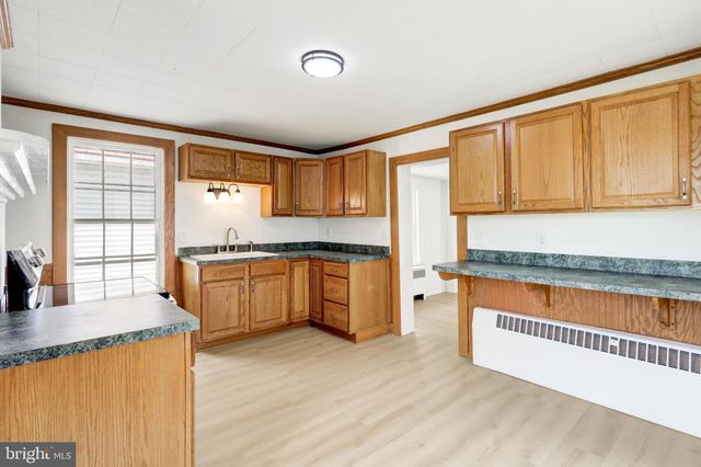 476 E E QUEEN STREET, Chambersburg, PA 17201
