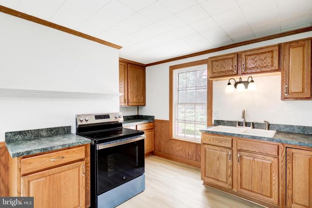 476 E E QUEEN STREET, Chambersburg, PA 17201