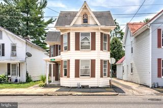 476 E E QUEEN STREET, Chambersburg, PA 17201