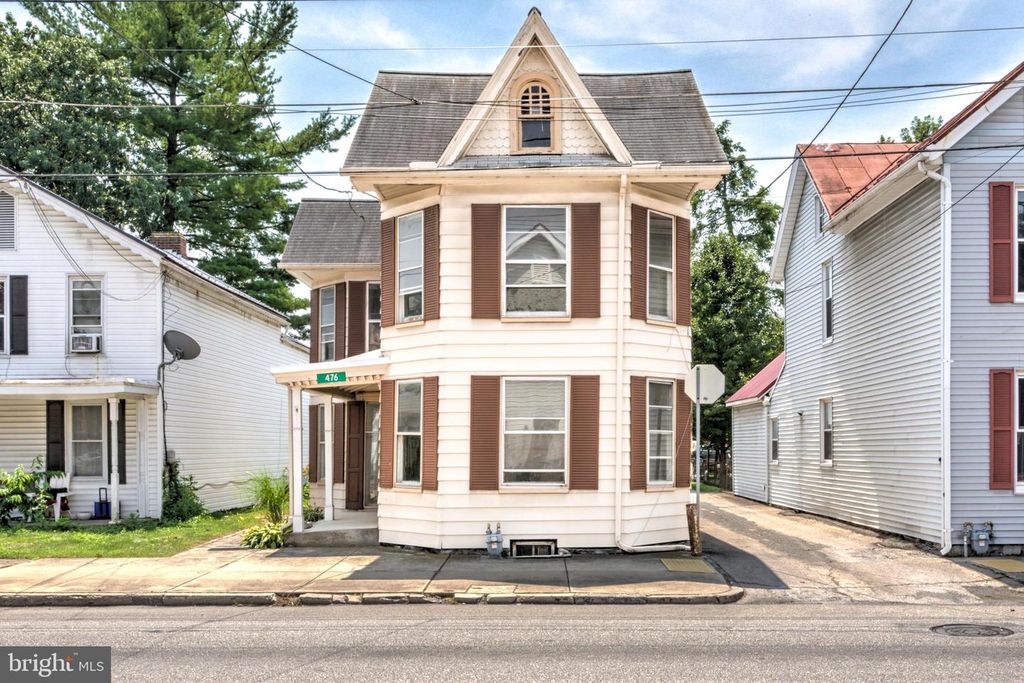 476 E E QUEEN STREET, Chambersburg, PA 17201