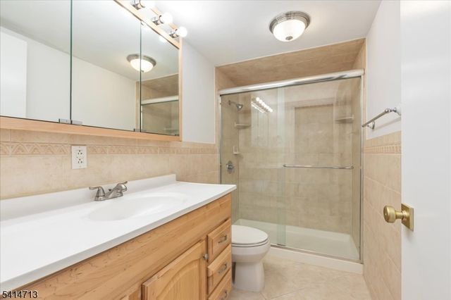 187 Gubernat Dr, South Plainfield Boro, NJ 07080