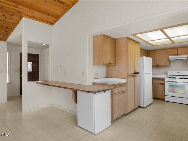 895 Coutant Lane B, Grants Pass, OR 97527