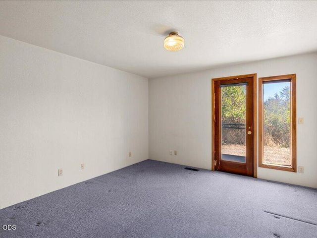 895 Coutant Lane B, Grants Pass, OR 97527