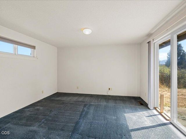 895 Coutant Lane B, Grants Pass, OR 97527