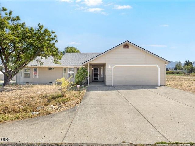 895 Coutant Lane B, Grants Pass, OR 97527
