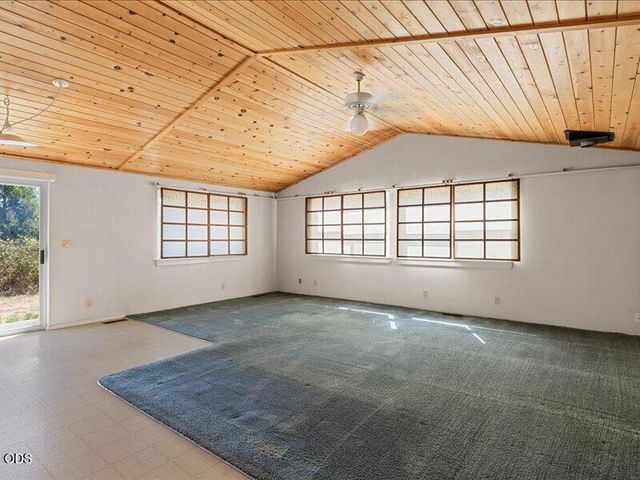 895 Coutant Lane B, Grants Pass, OR 97527