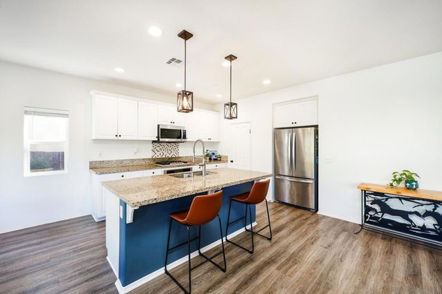 310 Falabella Ln, Fallbrook, CA 92028