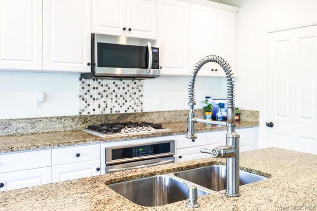 310 Falabella Ln, Fallbrook, CA 92028