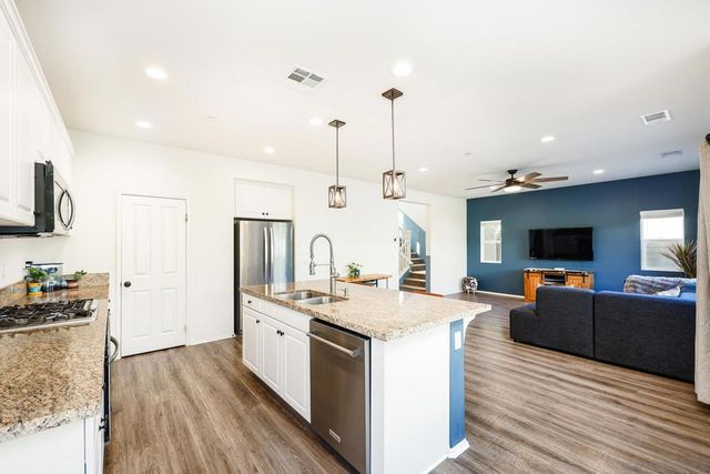 310 Falabella Ln, Fallbrook, CA 92028