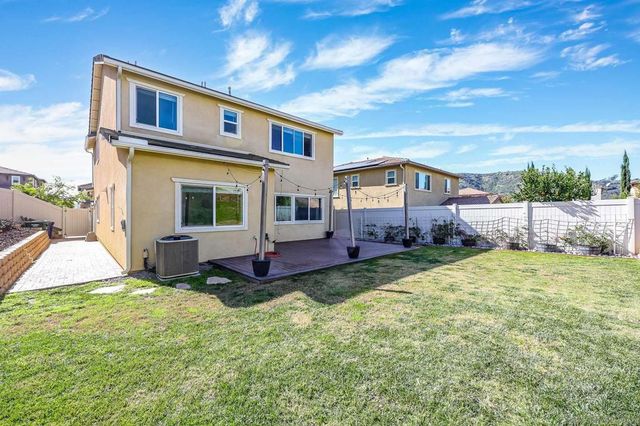 310 Falabella Ln, Fallbrook, CA 92028