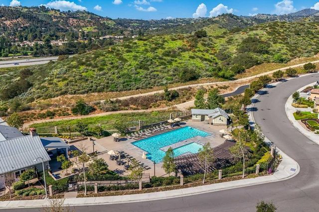 310 Falabella Ln, Fallbrook, CA 92028