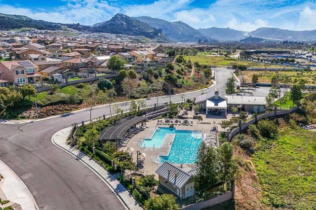 310 Falabella Ln, Fallbrook, CA 92028