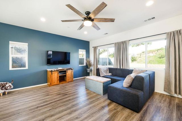 310 Falabella Ln, Fallbrook, CA 92028