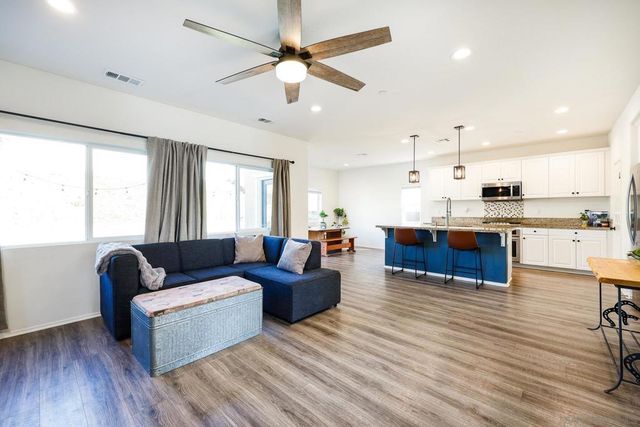 310 Falabella Ln, Fallbrook, CA 92028