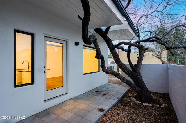 2227 E Helen Street, Tucson, AZ 85719