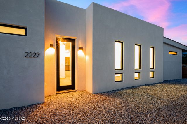 2227 E Helen Street, Tucson, AZ 85719