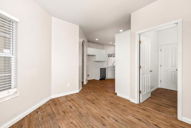 1500 Scenic Drive 18, Modesto, CA 95355