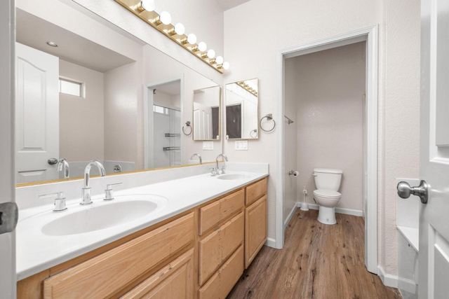 1500 Scenic Drive 18, Modesto, CA 95355