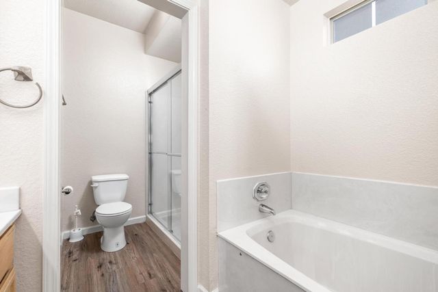 1500 Scenic Drive 18, Modesto, CA 95355