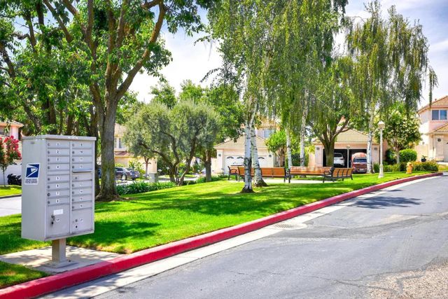 1500 Scenic Drive 18, Modesto, CA 95355