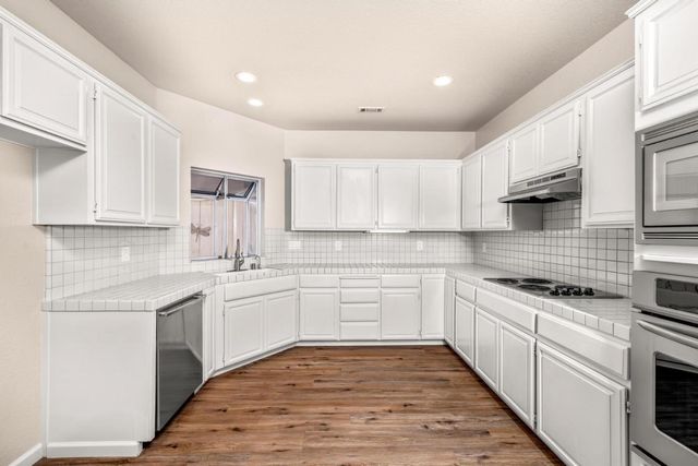 1500 Scenic Drive 18, Modesto, CA 95355