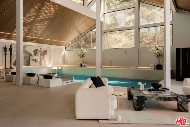 19378 Lemmer Drive, Tarzana (los Angeles), CA 91356