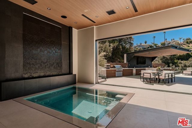 19378 Lemmer Drive, Tarzana (los Angeles), CA 91356