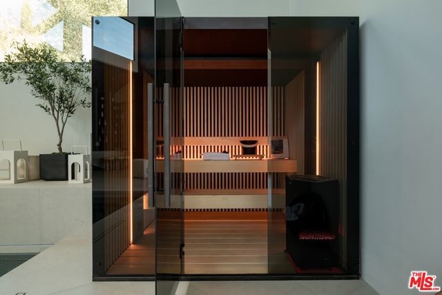 19378 Lemmer Drive, Tarzana (los Angeles), CA 91356