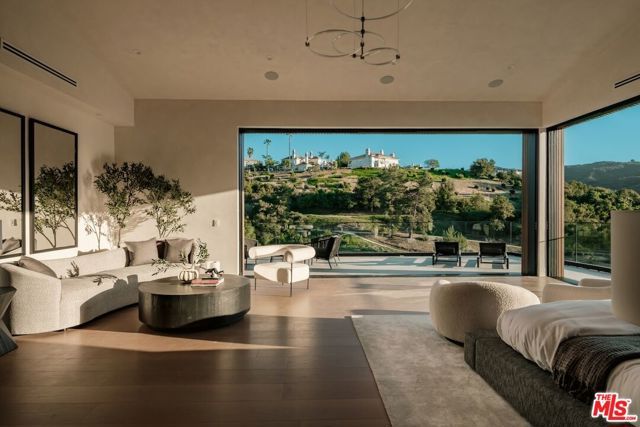 19378 Lemmer Drive, Tarzana (los Angeles), CA 91356