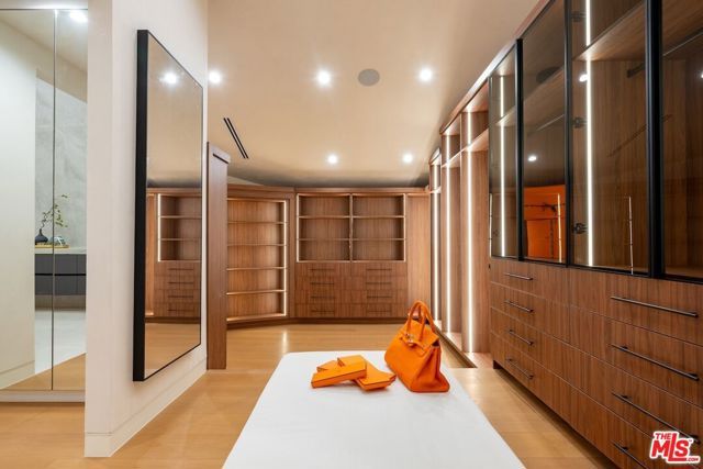 19378 Lemmer Drive, Tarzana (los Angeles), CA 91356