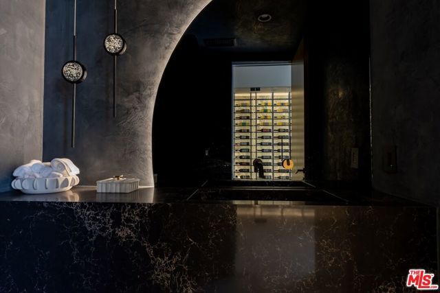 19378 Lemmer Drive, Tarzana (los Angeles), CA 91356