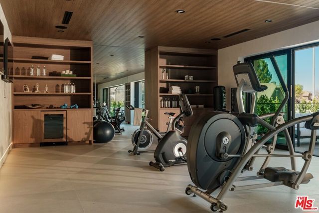 19378 Lemmer Drive, Tarzana (los Angeles), CA 91356