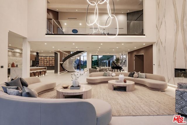 19378 Lemmer Drive, Tarzana (los Angeles), CA 91356